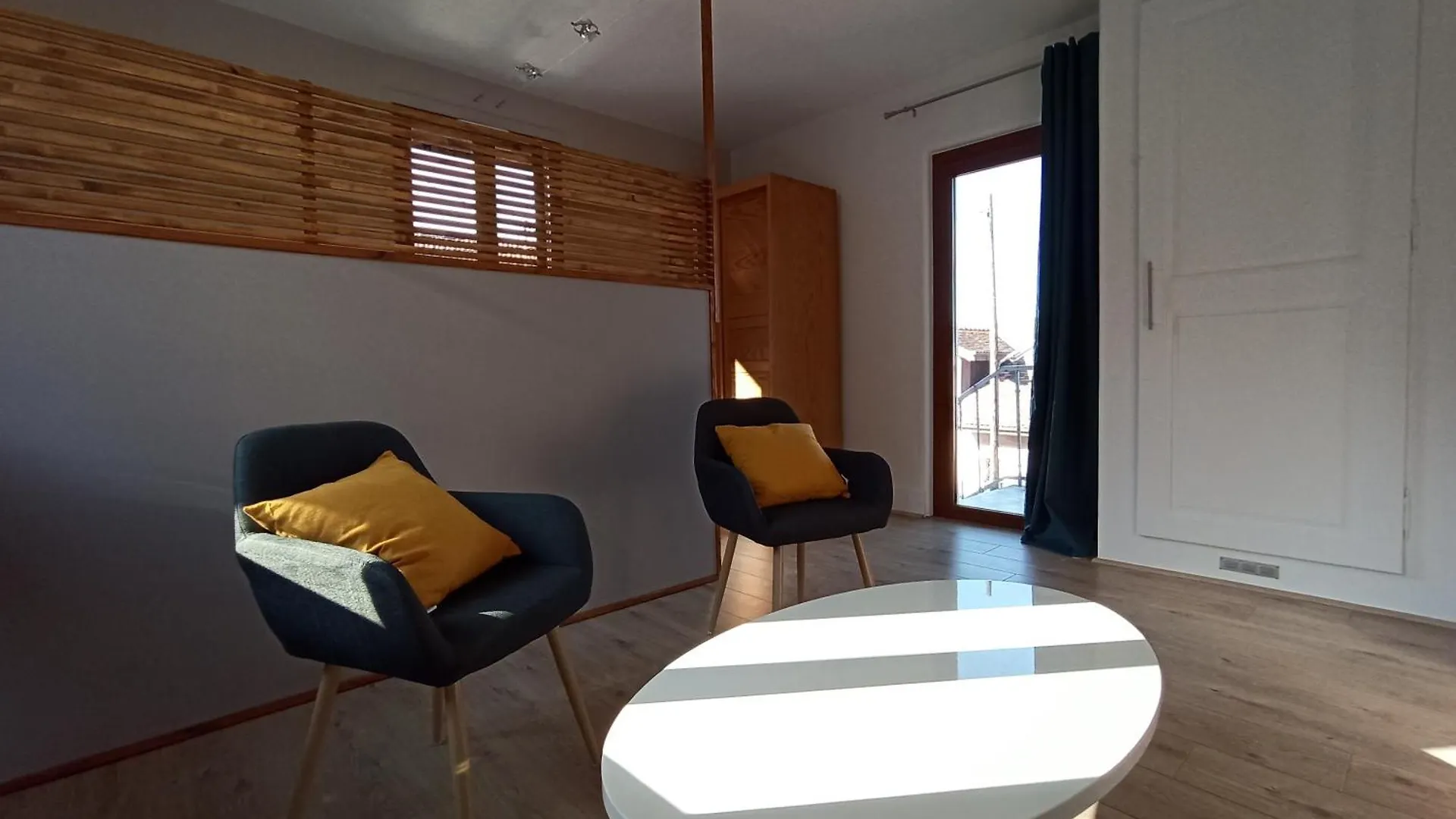 Charmant studio dans vieux village Publier 0*,  Frankrig